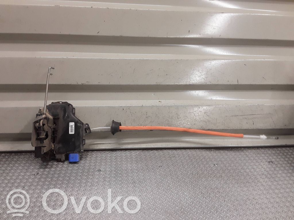 Cerradura de puerta delantera   4E1837016