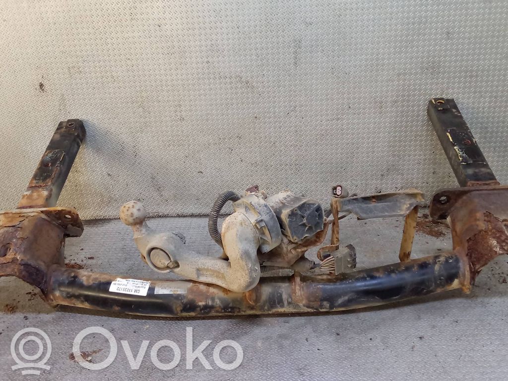 Opel Insignia A Hak holowniczy / Komplet 