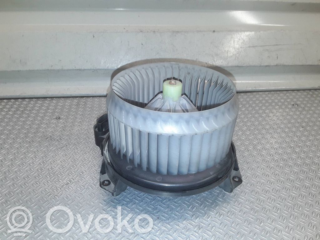 Toyota Yaris Lämmittimen puhallin 