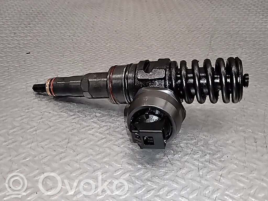 Inyector de combustible   038130073AQ