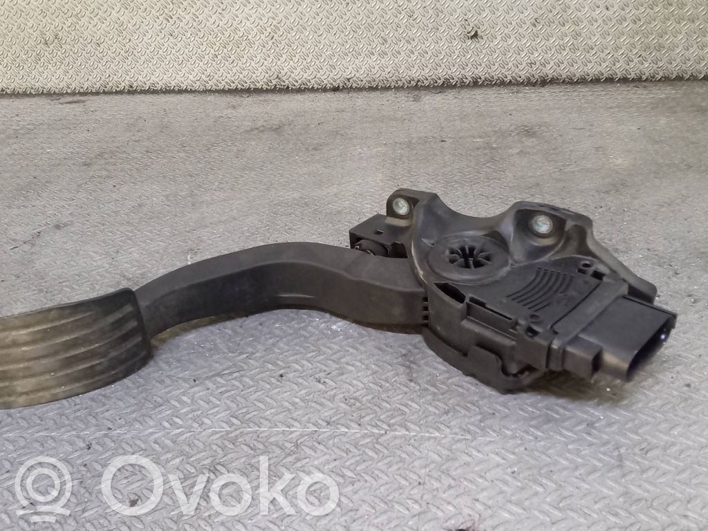Accelerator throttle pedal   6G929F836JC