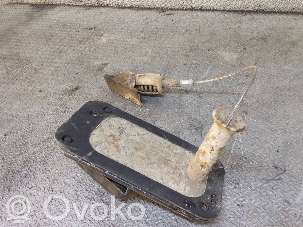 Spare wheel mounting bracket   8624896