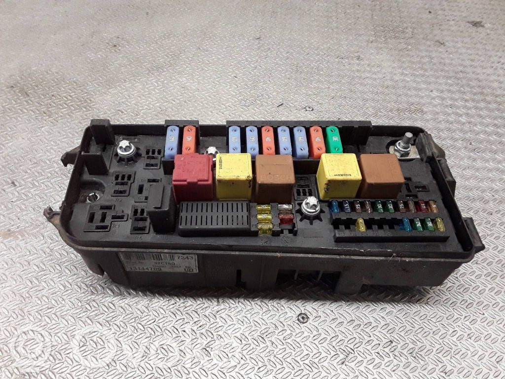 Module de fusibles   13144709