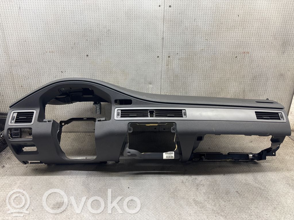 Volvo V70 Panelis