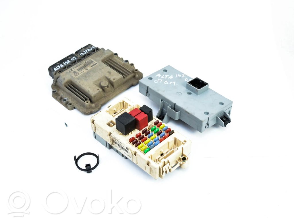 Alfa Romeo 147 Juego de cerradura y set ECU del motor 
