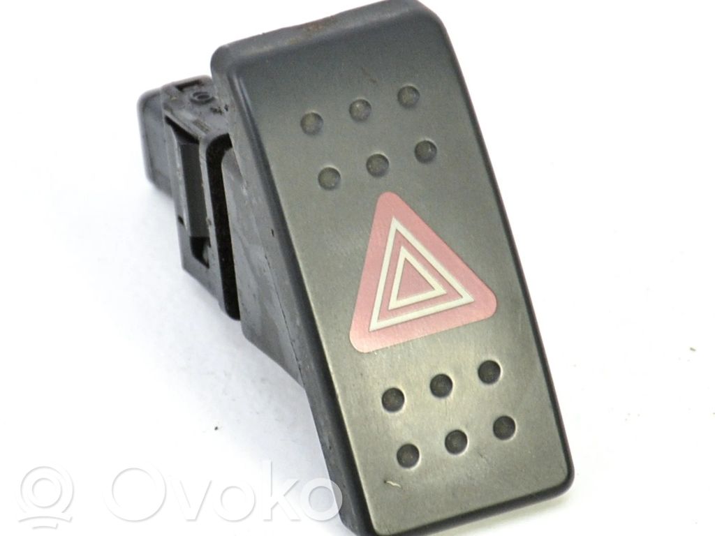 Suzuki SX4 Botón interruptor de luz de peligro 