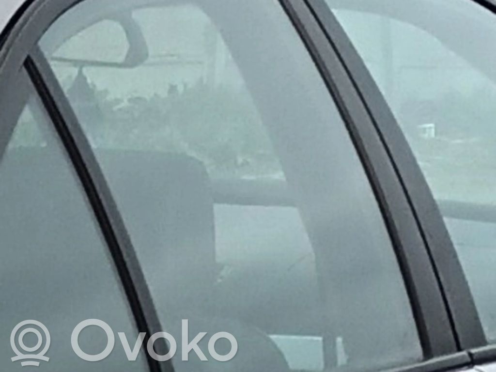 BMW 5 E39 Rear door window glass 