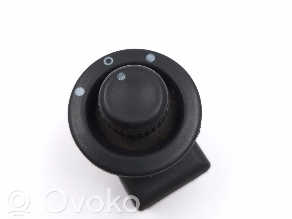 Dacia Duster Wing mirror switch 