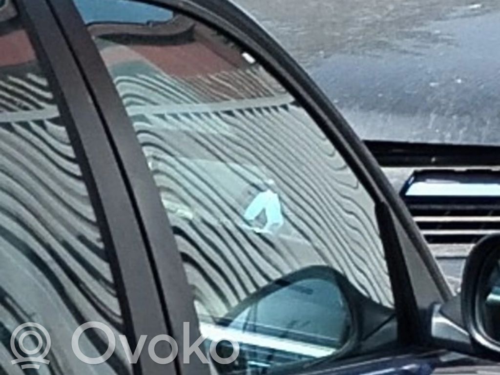 BMW 3 E90 E91 priekšējo durvju stikls (četrdurvju mašīnai) 