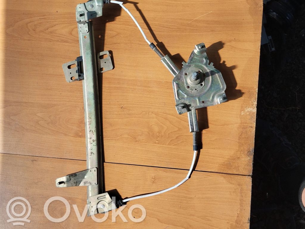Regulador manual de la ventanilla delantera