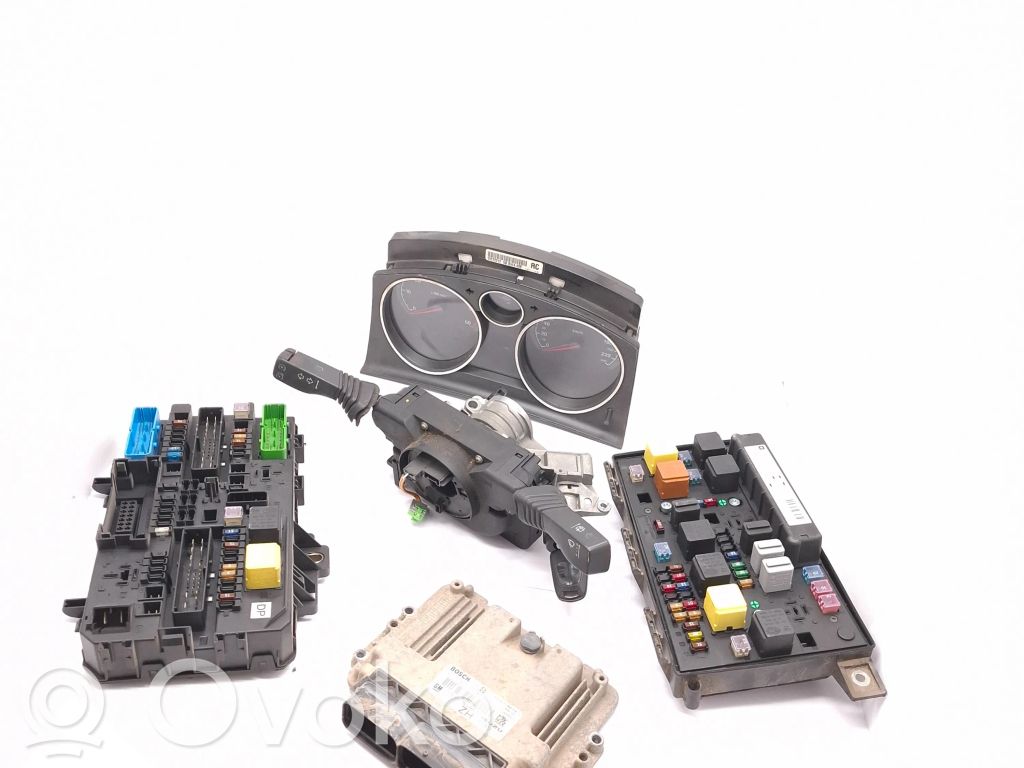 Opel Astra H Engine ECU kit and lock set 