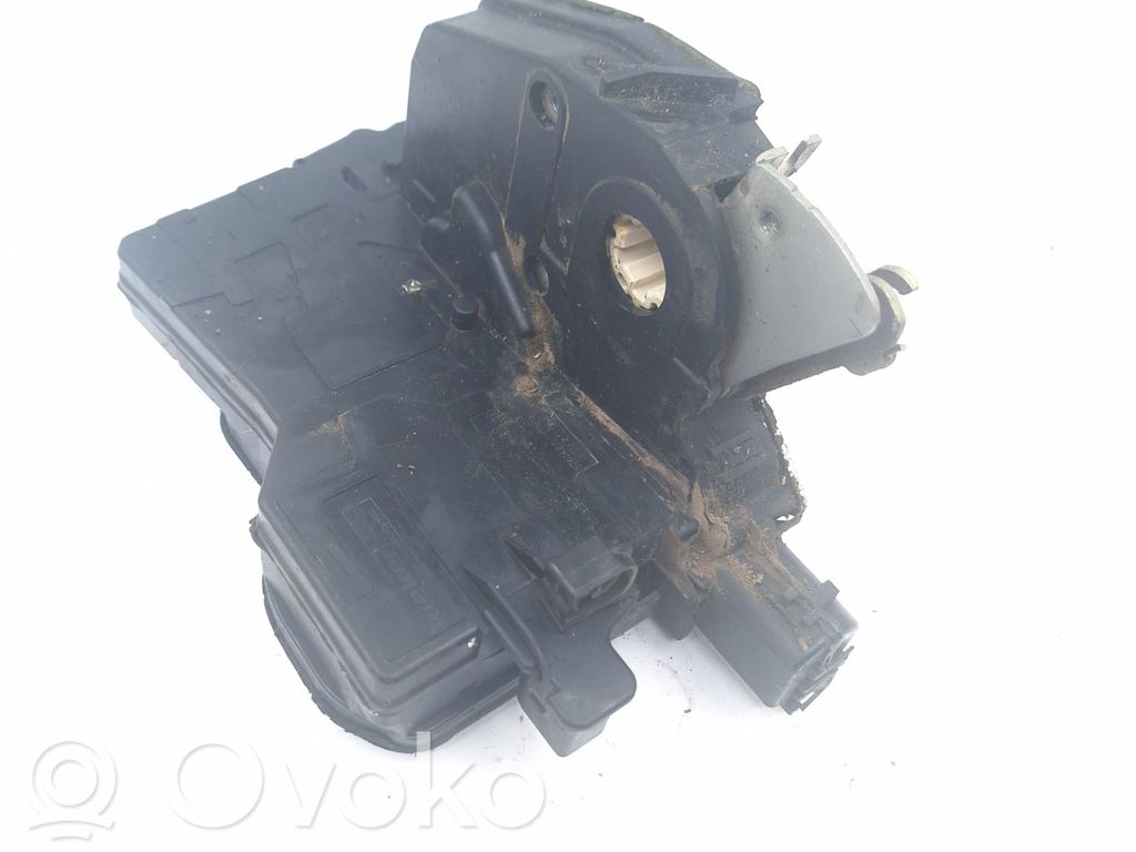 BMW 7 E65 E66 Aizmugurē slēdzene 