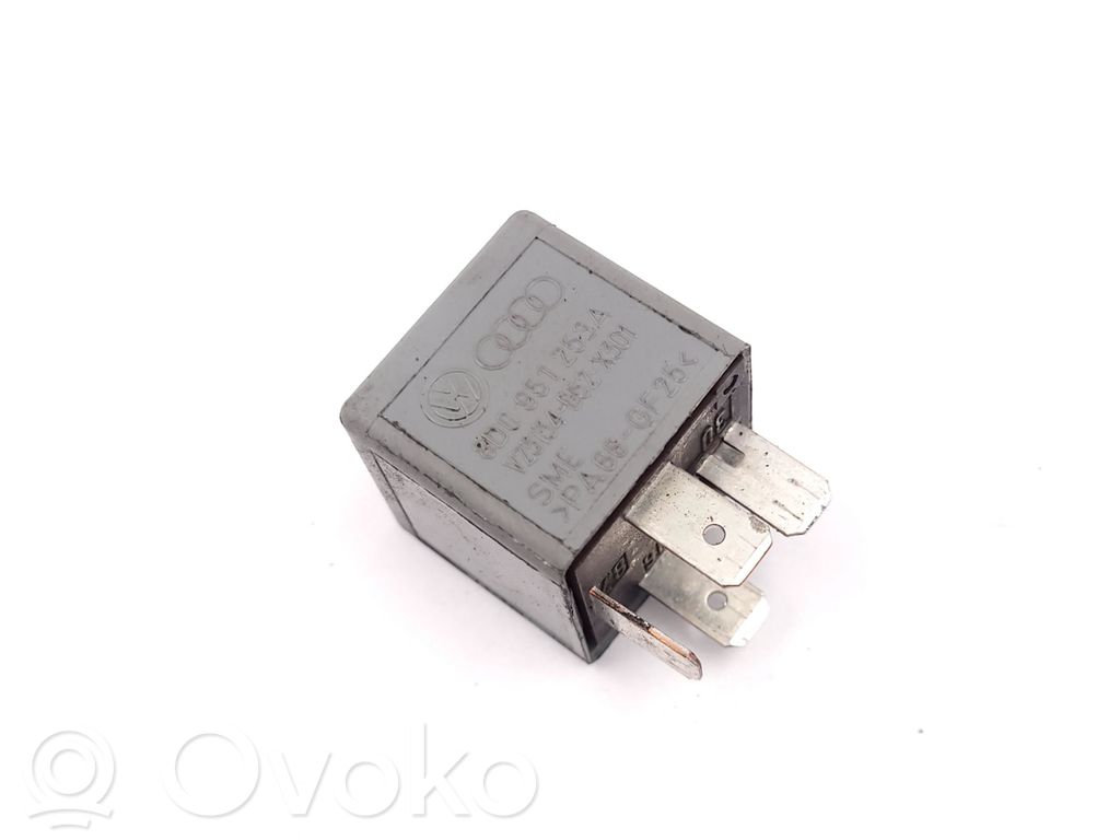 Audi A4 S4 B5 8D Relé de intermitente 