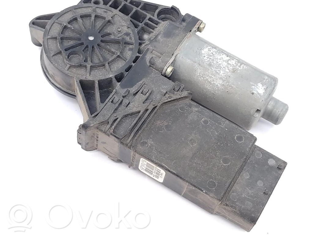 Volkswagen PASSAT B5.5 Silniczek podnośnika szyby drzwi 