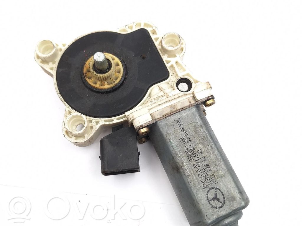Mercedes-Benz C W203 Front door window regulator motor 