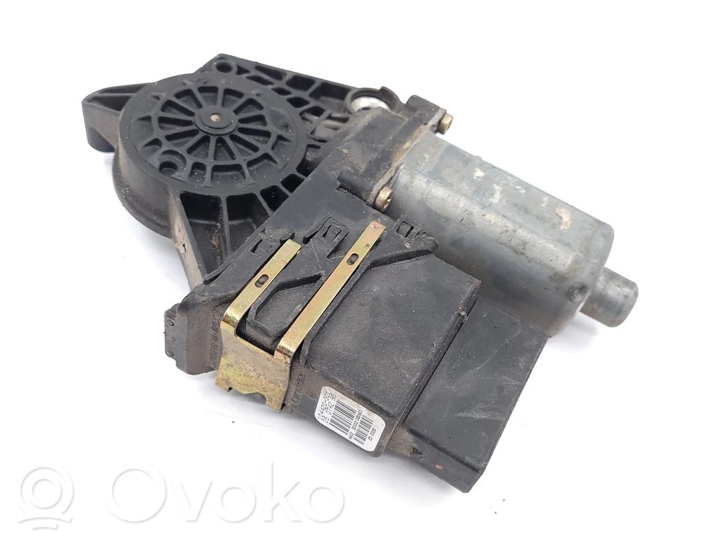 Skoda Octavia Mk1 (1U) Priekšpusē loga pacēlāja motoriņš 