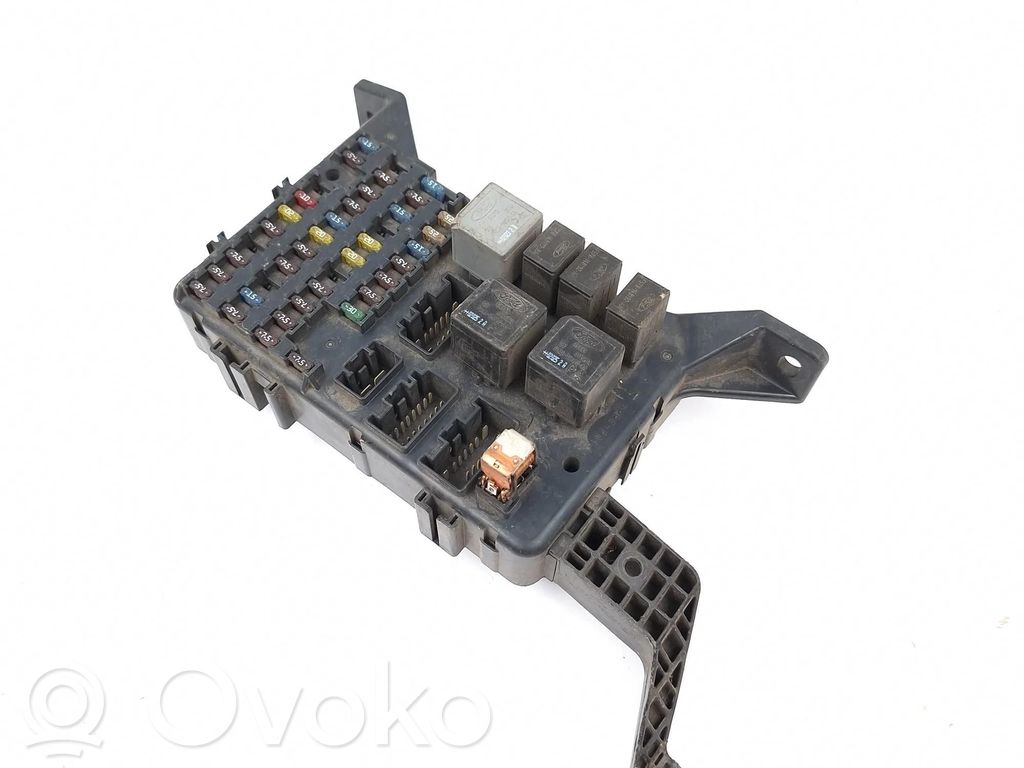 Ford Mondeo Mk III Ramka / Moduł bezpieczników 
