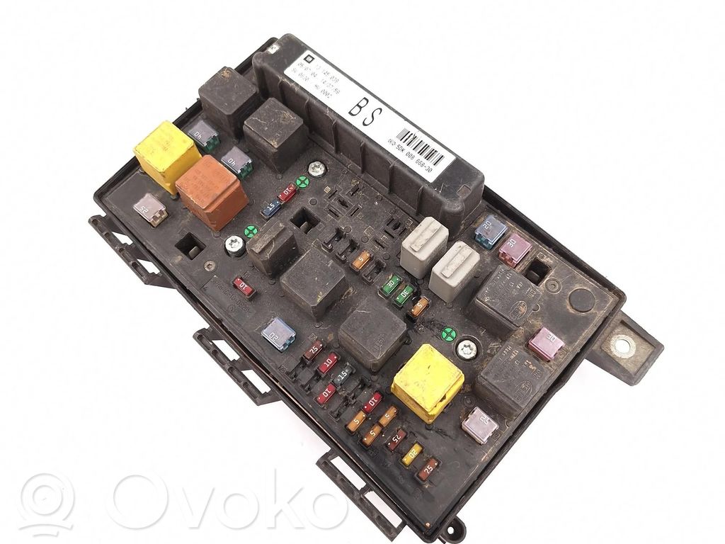 Opel Astra H Módulo de fusible 