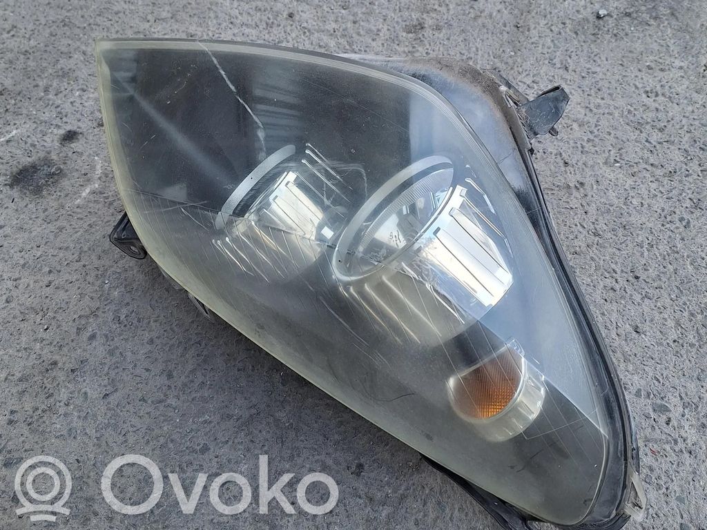 Opel Astra H Lampa przednia 