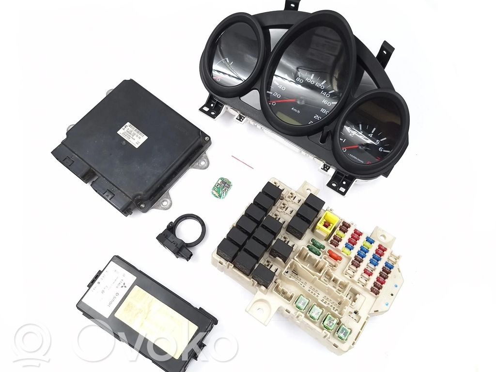 Mitsubishi Colt Kit cu ECU motor și set închidere uși 