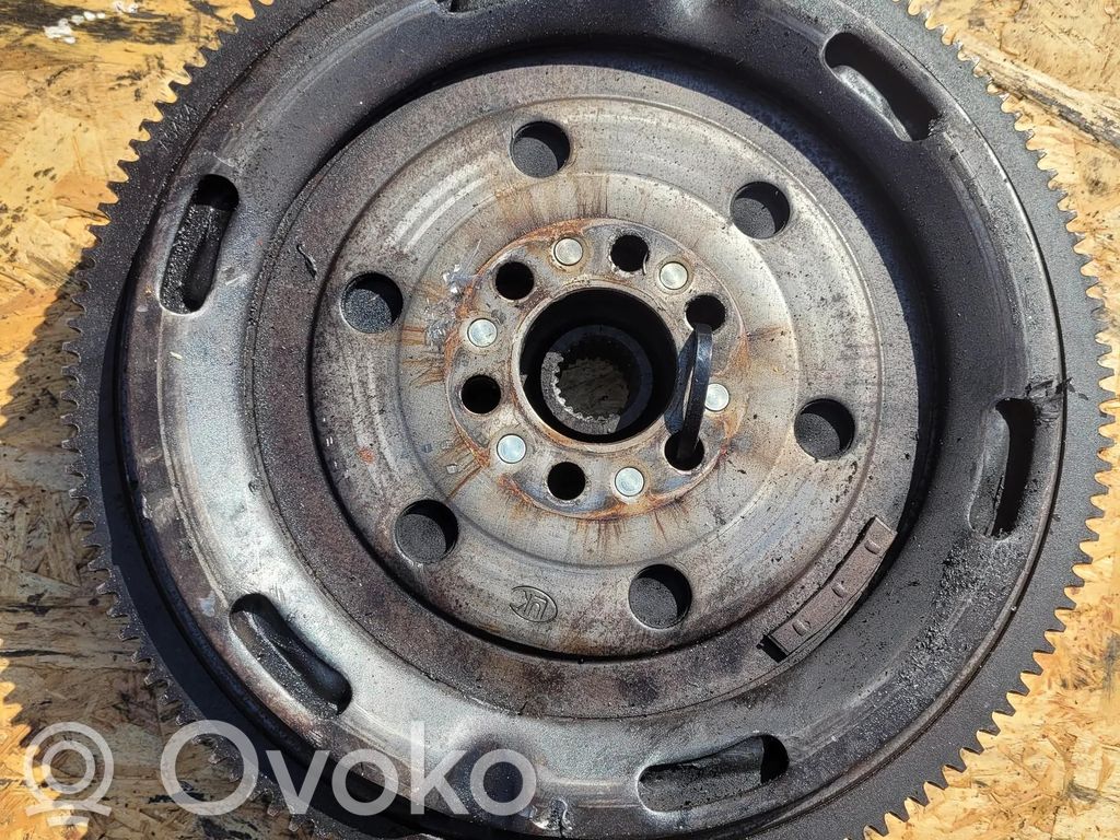 Audi A4 S4 B7 8E 8H Vauhtipyörä 