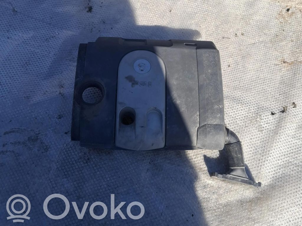 Volkswagen Golf V Rivestimento del cofano motore 