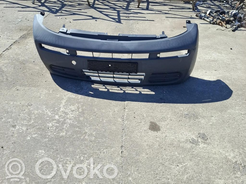 Opel Vivaro Zderzak przedni 
