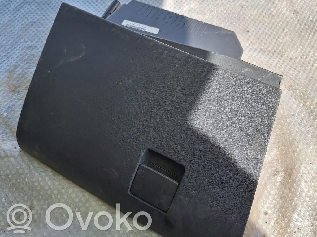 Opel Astra H Glove box 