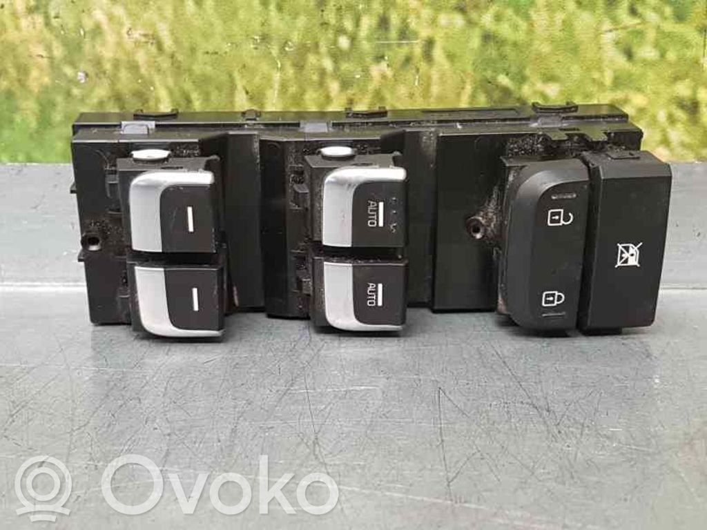 KIA Sportage Electric window control switch 