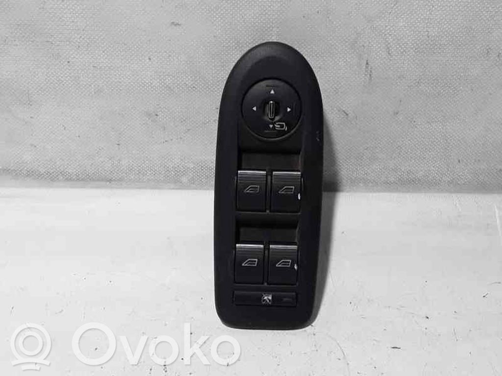 Ford Kuga I Interruttore di controllo dell’alzacristalli elettrico 