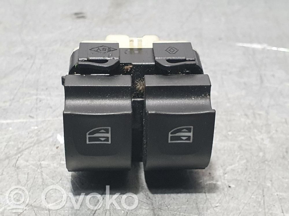 Renault Clio IV Interruptor del elevalunas eléctrico 