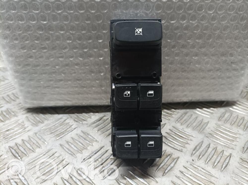 KIA Stonic Electric window control switch 