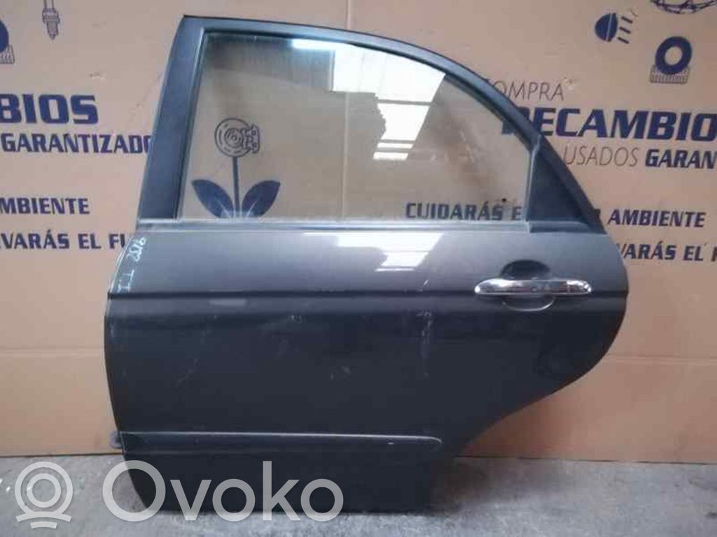 Puerta trasera   TOCADA,TOCADA