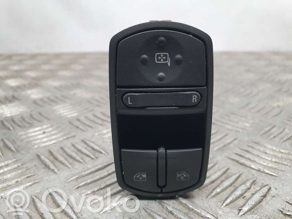 Electric window control switch   13258521AA
