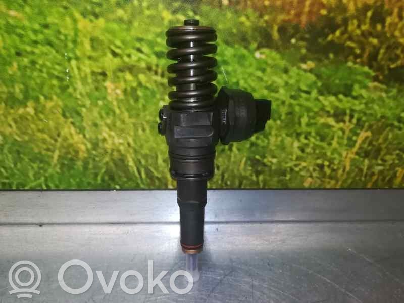 Volkswagen Golf V Injector combustibil 