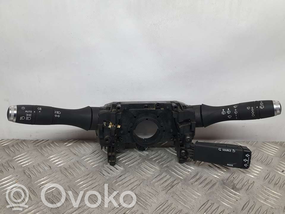 Renault Clio V Pyyhkijän vipu
