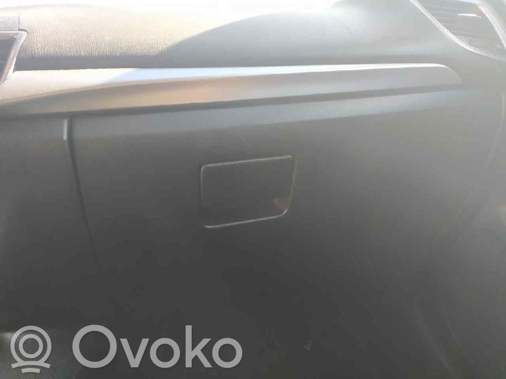 Mazda 3 II Daiktadėžė 