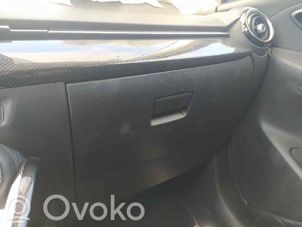 Mazda 2 Daiktadėžė 