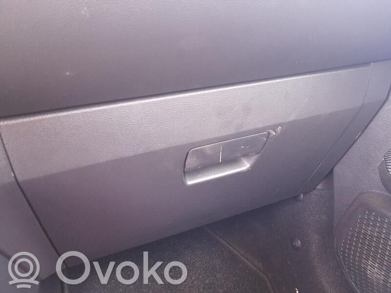 Dacia Sandero Schowek deski rozdzielczej 
