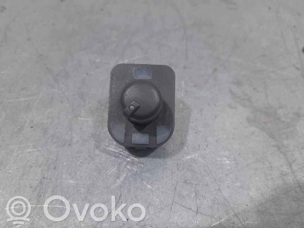 Sivupeilin kytkin   8E0959565A