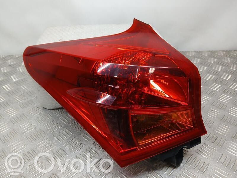 Toyota Auris E180 Luci posteriori 