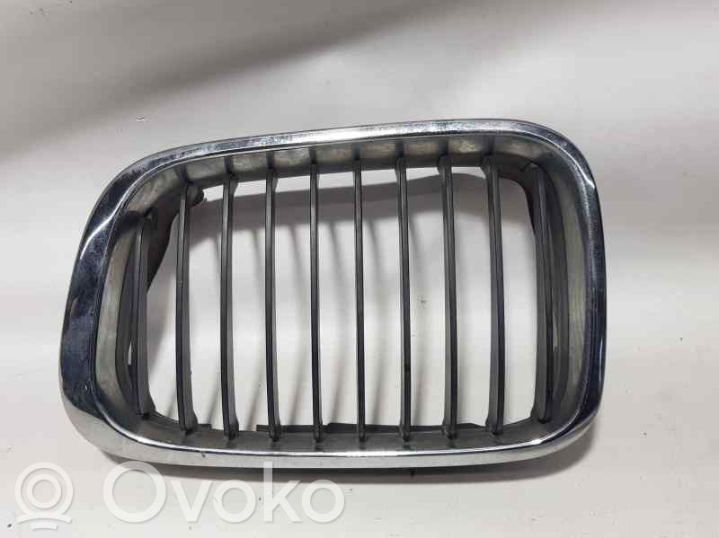 BMW 3 E46 Priekšējais režģis 