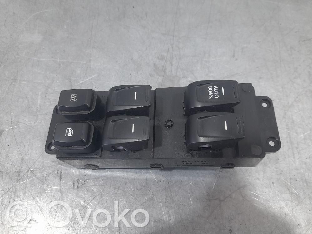 SsangYong Tivoli Включатель электрических окон