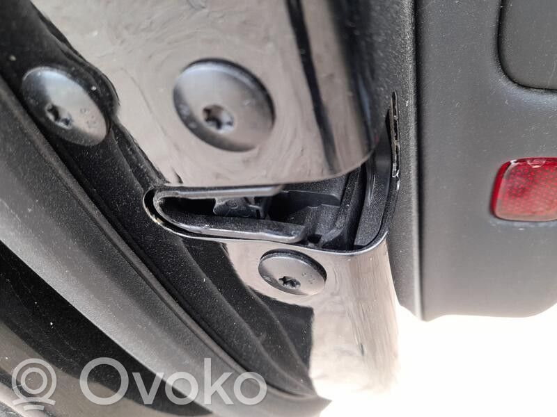 Tesla Model 3 Priekšpusē slēdzene 