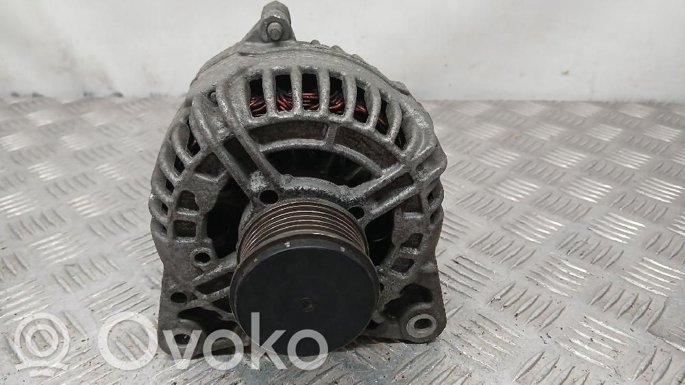Nissan Juke I F15 Generatore/alternatore 