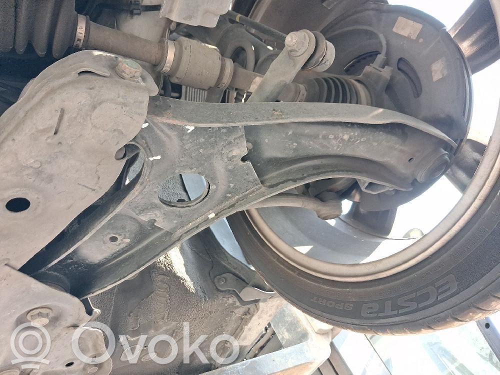 Hyundai Veloster Basculă inferioară față 