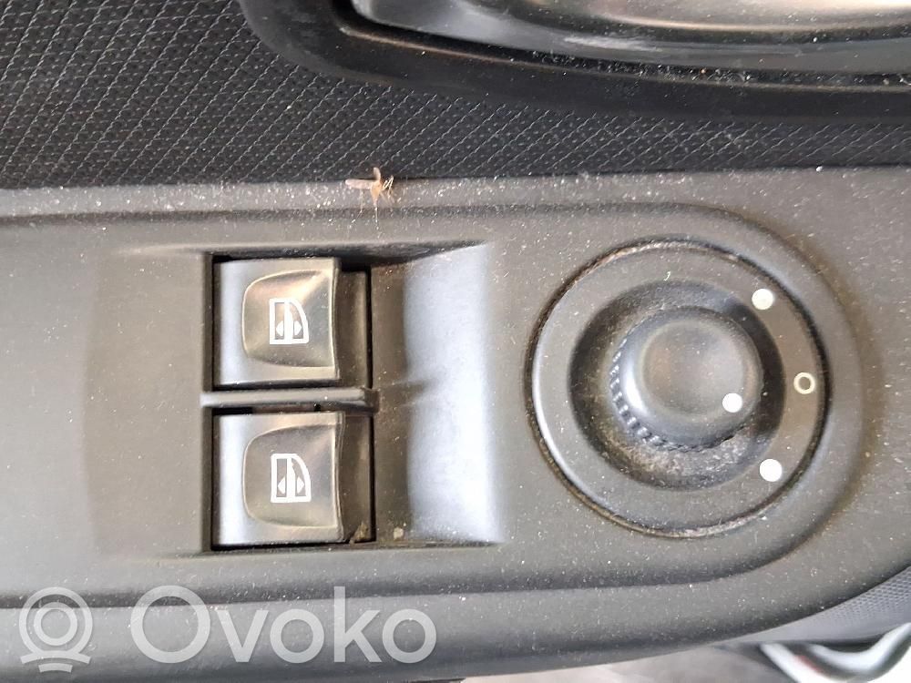 Renault Clio IV Przyciski szyb 