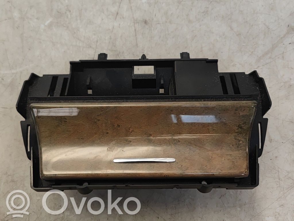 Cigarette lighter   C2C11315