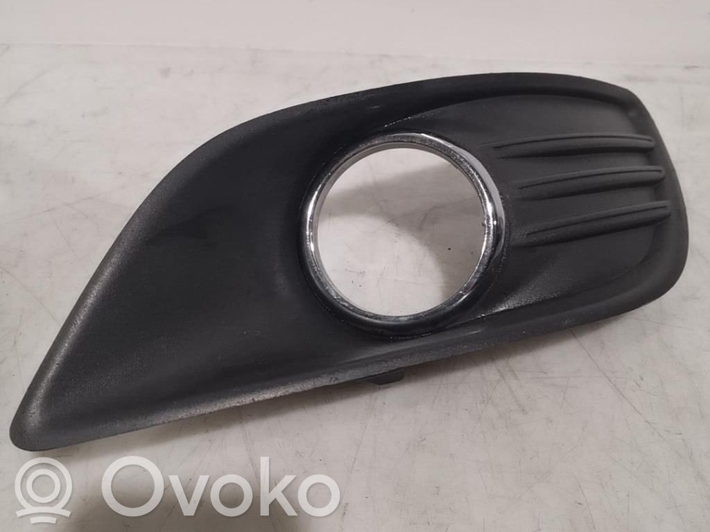 Ford Focus Etusumuvalon ritilä 