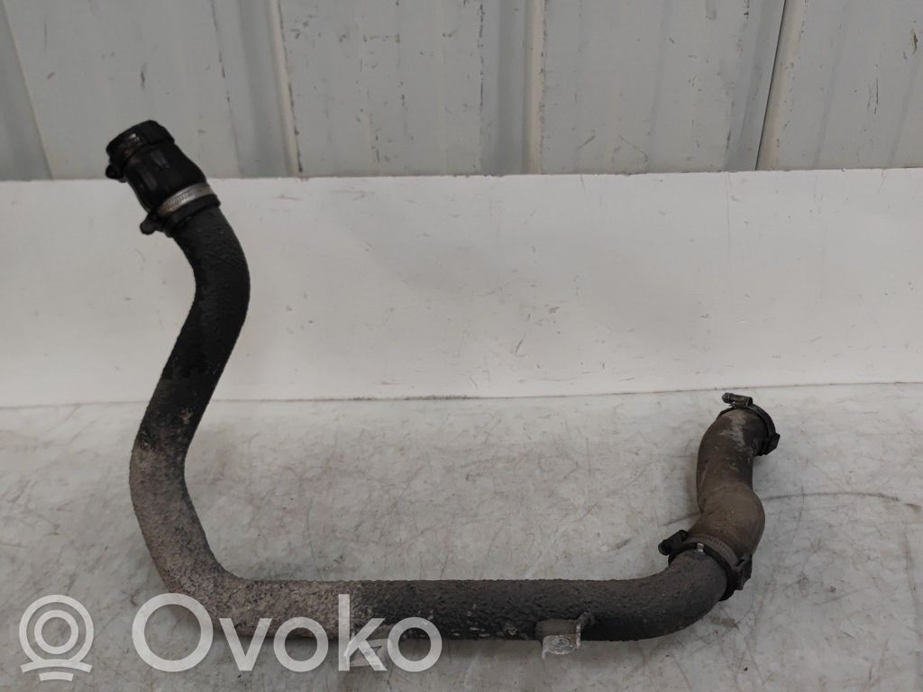 Turboahtimen ilmanoton letku